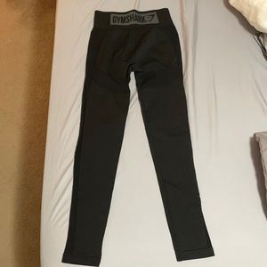 Gym shark leggings